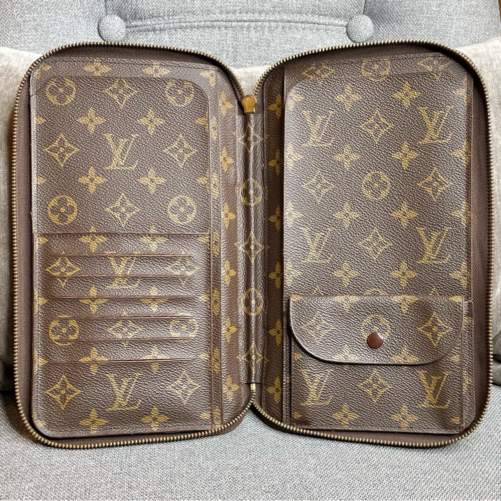 Rare & Discontinued! Louis Vuitton Poche Escapade Monogram Travel Organizer